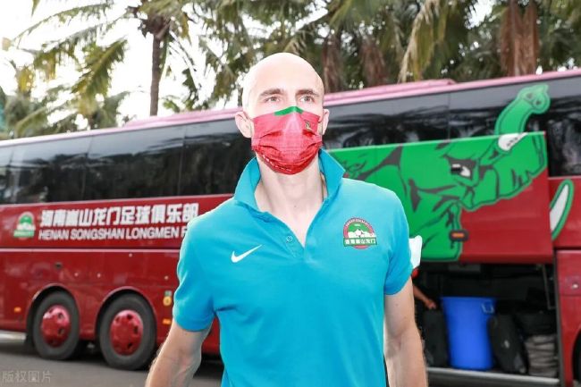 此沙英伦范儿拍骑马时装潇洒十足 2023-10-26 日前，《智族GQ》十月刊发布了一组此沙拍摄的骑马时装大片。