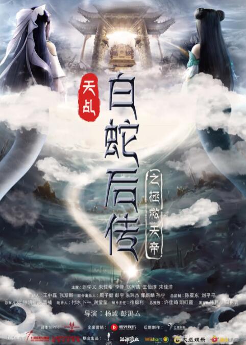 中国艺人昆凌产后首度公开亮相，穿小西装现身帅气十足。