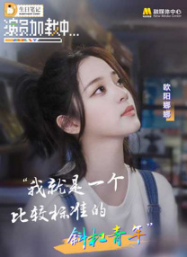 超模安德烈·皮吉斯抹胸裙秀小蛮腰，长腿抢镜。